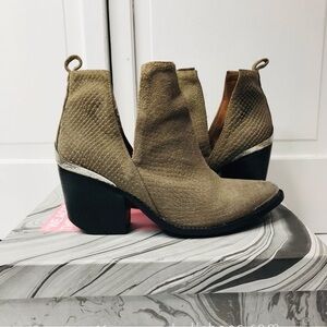 Price firm JEFFREY CAMPBELL Cromwell Snake Pointed Toe Cowboy Boots Size 6